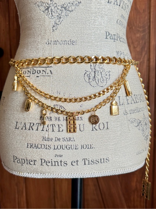 Elizabeth Arden Accessories - Elizabeth Arden Gold Chain Charm Waist Belt with Padlock and Tassel